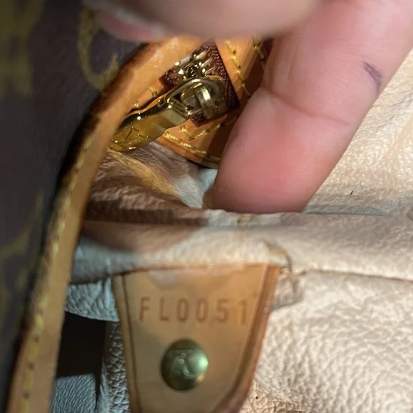 Louis Vuitton Bucket Monogram Shoulder - Picture 5 of 5